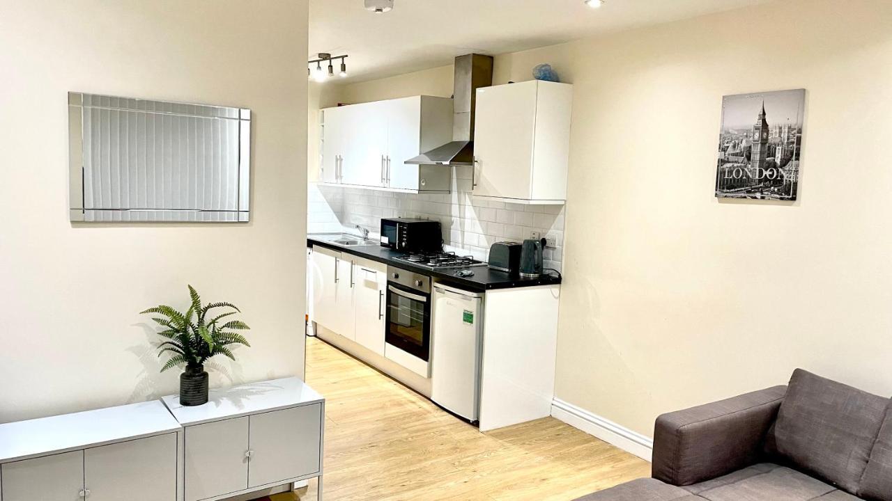 Holiday Flat In Central Slough Near To London Heathrow And Windsor With Free Car Park المظهر الخارجي الصورة