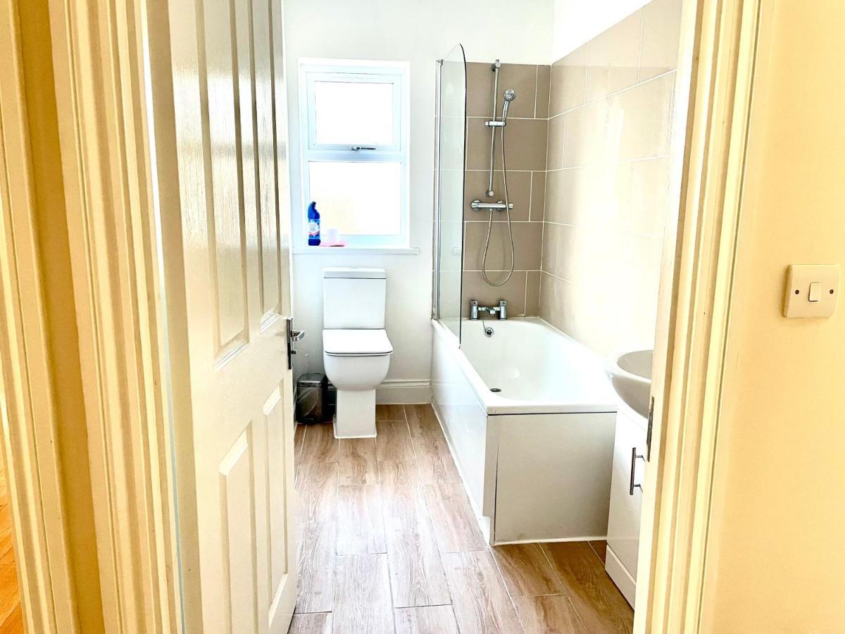 Holiday Flat In Central Slough Near To London Heathrow And Windsor With Free Car Park المظهر الخارجي الصورة