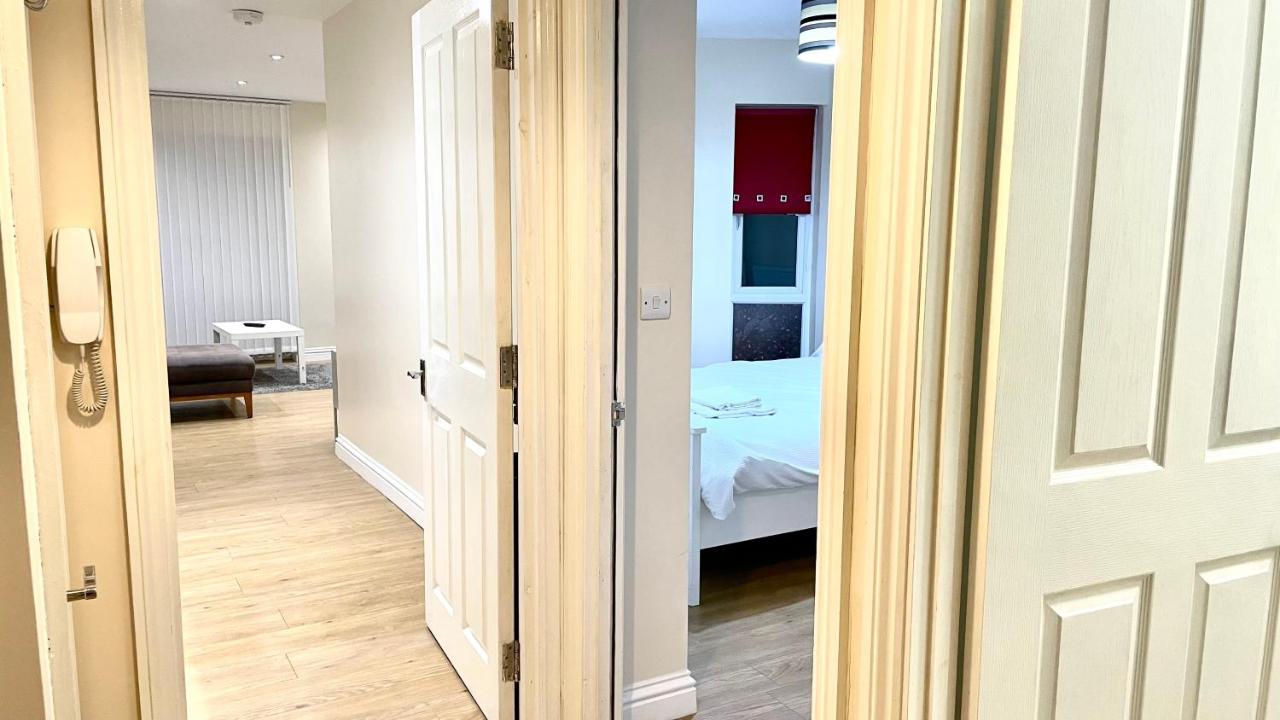 Holiday Flat In Central Slough Near To London Heathrow And Windsor With Free Car Park المظهر الخارجي الصورة