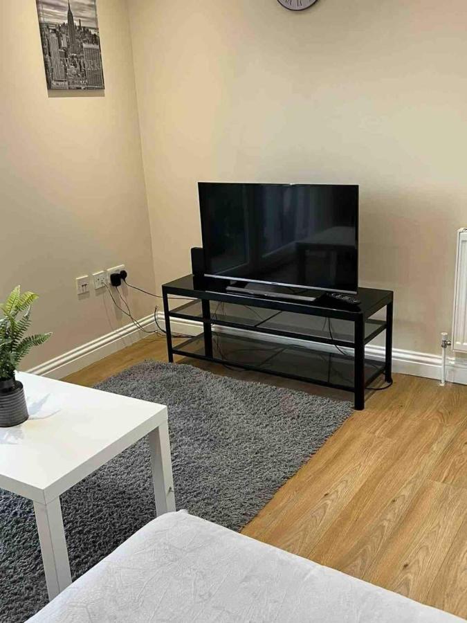 Holiday Flat In Central Slough Near To London Heathrow And Windsor With Free Car Park المظهر الخارجي الصورة