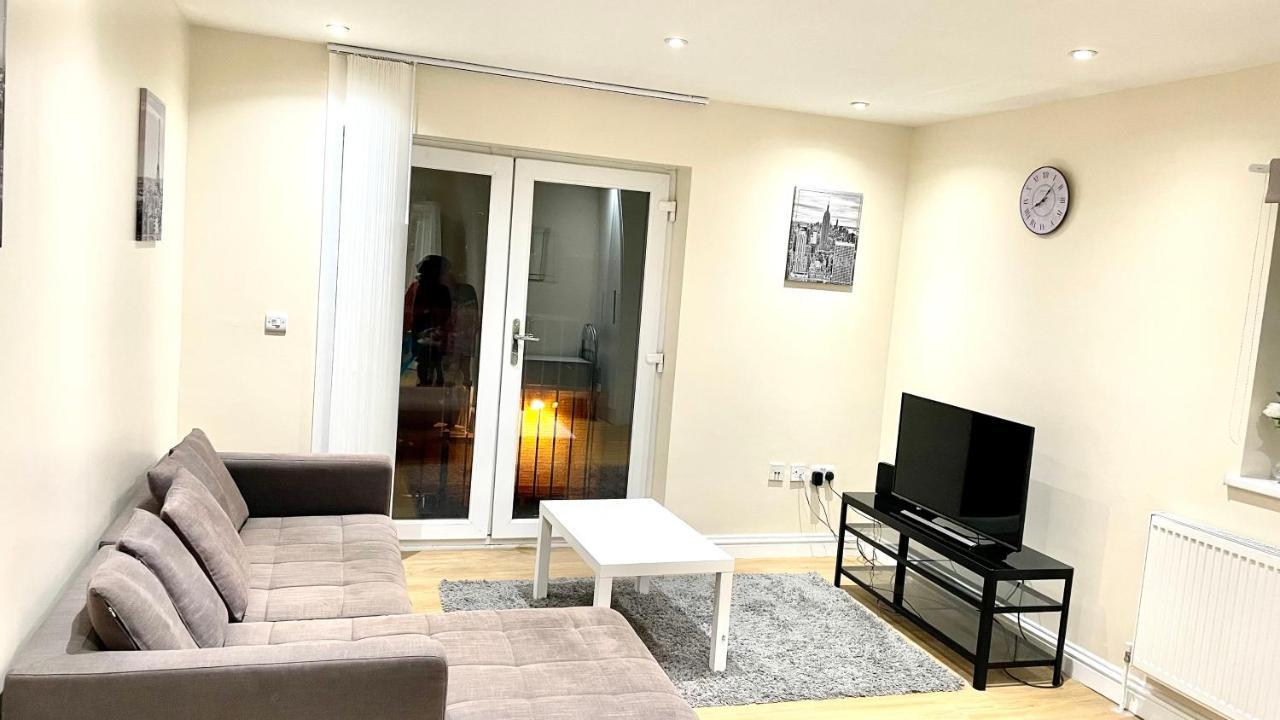 Holiday Flat In Central Slough Near To London Heathrow And Windsor With Free Car Park المظهر الخارجي الصورة