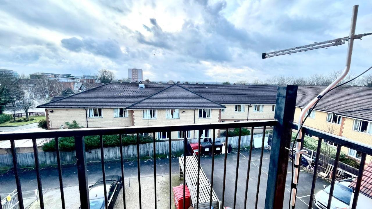 Holiday Flat In Central Slough Near To London Heathrow And Windsor With Free Car Park المظهر الخارجي الصورة