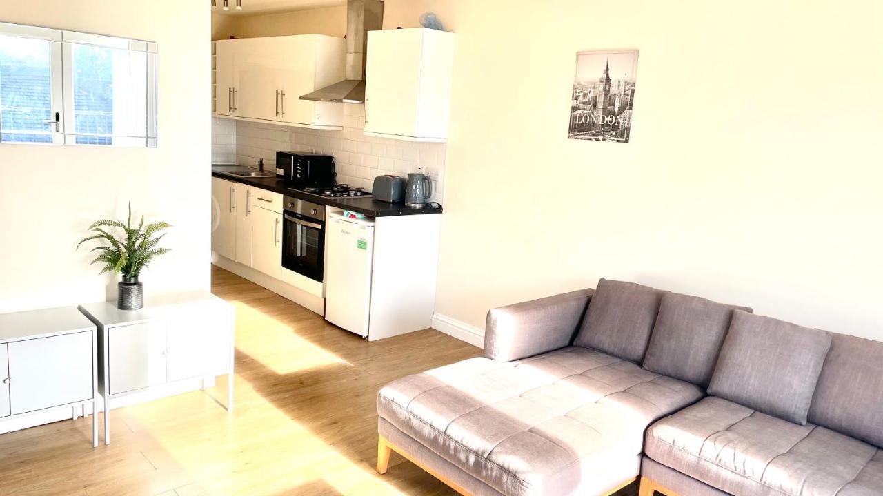 Holiday Flat In Central Slough Near To London Heathrow And Windsor With Free Car Park المظهر الخارجي الصورة